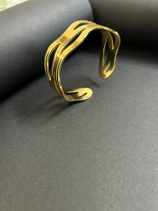 Wave Design Gold-Plated Kada – Elegant Modern Statement